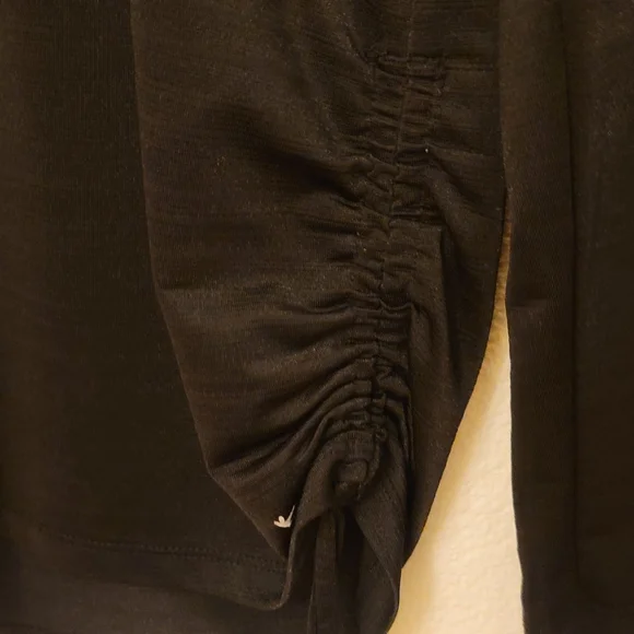Danskin Long Sleeve Women's Size 12-14 Black Athletic Top - Picture 2 of 4